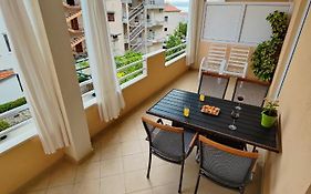 Cosy 1 Bedroom Apartment For 3 With Free Parking
